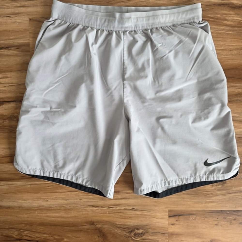 Nike Men's Gray Athletic Shorts